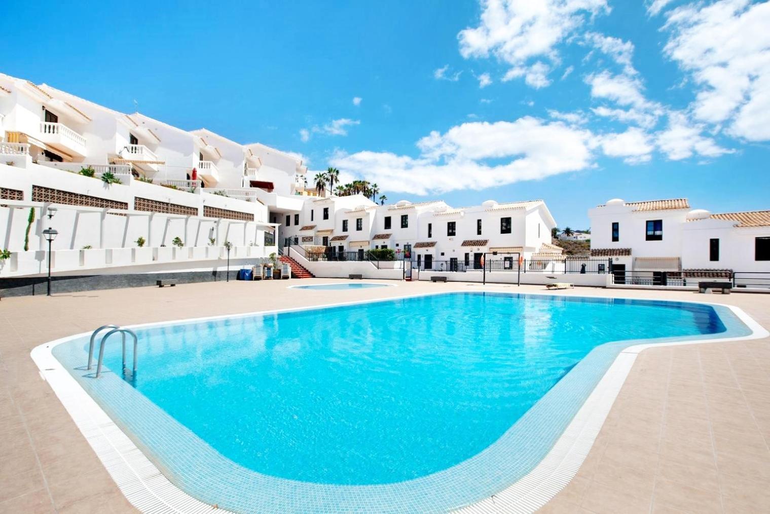 Remarkable 2-Bed House In Chayofa With Pool Esterno foto